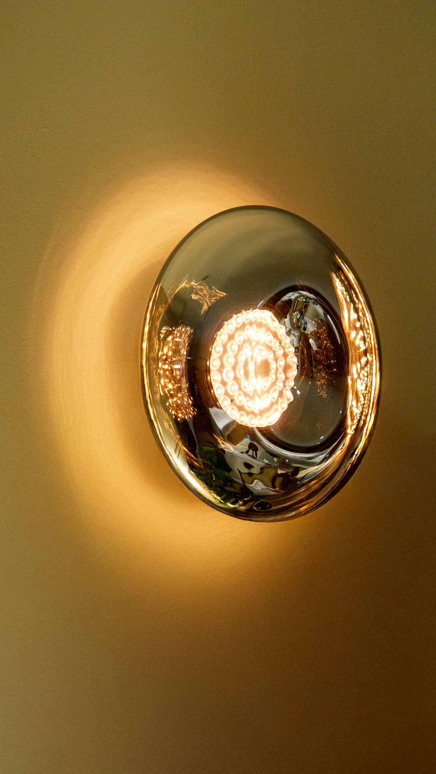 Cosmos R1 ✧✦ Wall Lamp